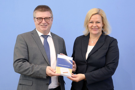 Bundespressekonferenz Vorstellung des Verfassungsschutzberichts 2021 in Berlin