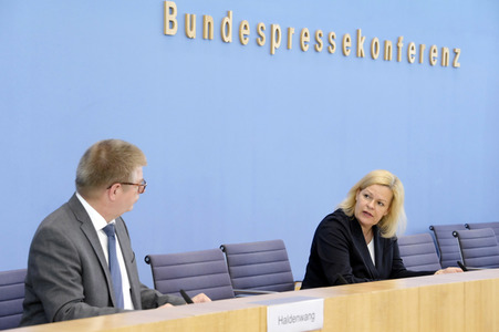 Bundespressekonferenz Vorstellung des Verfassungsschutzberichts 2021 in Berlin