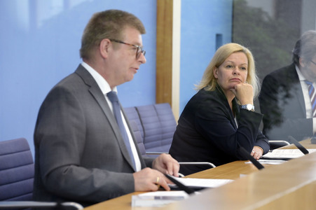Bundespressekonferenz Vorstellung des Verfassungsschutzberichts 2021 in Berlin