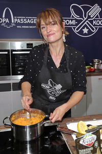 Stars kochen für den Guten Zweck - Charity-Koch-Challenge in Hamburg