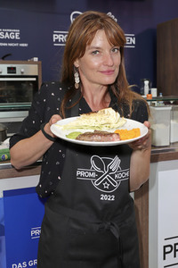 Stars kochen für den Guten Zweck - Charity-Koch-Challenge in Hamburg