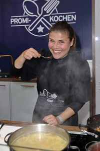 Stars kochen für den Guten Zweck - Charity-Koch-Challenge in Hamburg