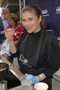 Stars kochen für den Guten Zweck - Charity-Koch-Challenge in Hamburg