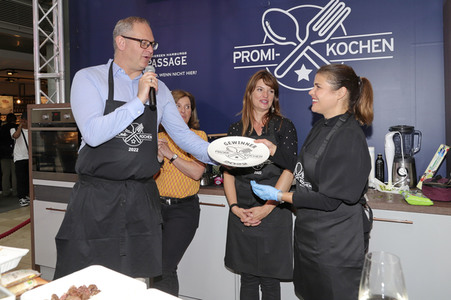 Stars kochen für den Guten Zweck - Charity-Koch-Challenge in Hamburg