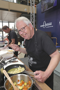 Stars kochen für den Guten Zweck - Charity-Koch-Challenge in Hamburg