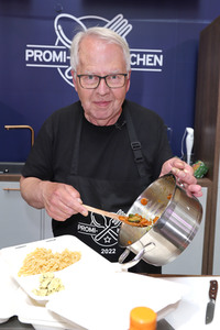 Stars kochen für den Guten Zweck - Charity-Koch-Challenge in Hamburg