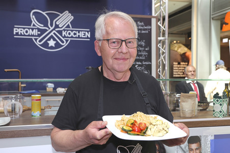 Stars kochen für den Guten Zweck - Charity-Koch-Challenge in Hamburg
