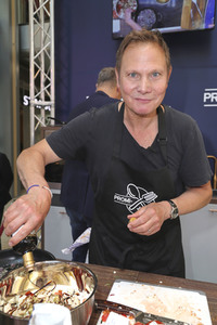 Stars kochen für den Guten Zweck - Charity-Koch-Challenge in Hamburg