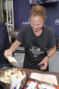 Stars kochen für den Guten Zweck - Charity-Koch-Challenge in Hamburg