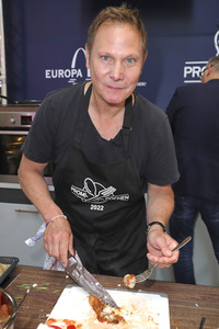 Stars kochen für den Guten Zweck - Charity-Koch-Challenge in Hamburg