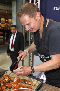 Stars kochen für den Guten Zweck - Charity-Koch-Challenge in Hamburg