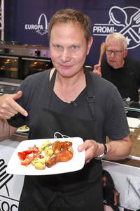 Stars kochen für den Guten Zweck - Charity-Koch-Challenge in Hamburg