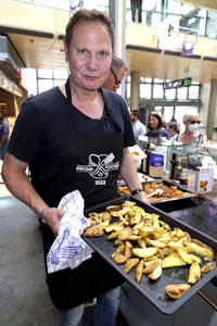 Stars kochen für den Guten Zweck - Charity-Koch-Challenge in Hamburg