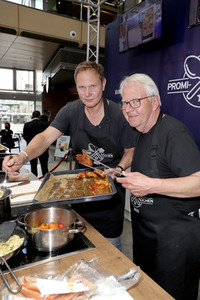 Stars kochen für den Guten Zweck - Charity-Koch-Challenge in Hamburg