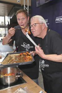 Stars kochen für den Guten Zweck - Charity-Koch-Challenge in Hamburg