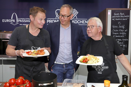 Stars kochen für den Guten Zweck - Charity-Koch-Challenge in Hamburg