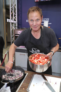 Stars kochen für den Guten Zweck - Charity-Koch-Challenge in Hamburg