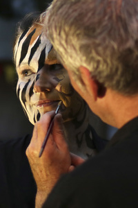Jörg Düsterwald Bodyart Live-Performance im Erlebnis-Zoo Hannover