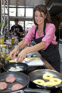 Stars kochen für den Guten Zweck - Charity-Koch-Challenge in Hamburg