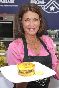 Stars kochen für den Guten Zweck - Charity-Koch-Challenge in Hamburg