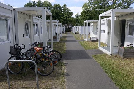 Nancy Faeser und Hubertus Heil beim Besuch der Gemeinschaftsunterkunft für Geflüchtete in Berlin