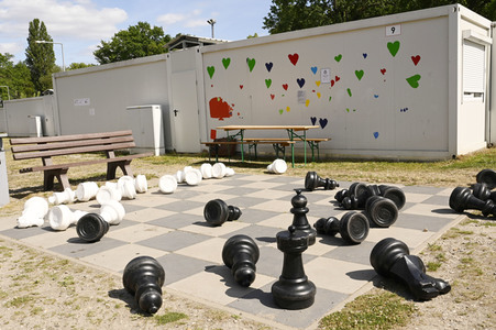 Nancy Faeser und Hubertus Heil beim Besuch der Gemeinschaftsunterkunft für Geflüchtete in Berlin
