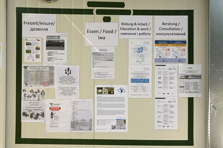 Nancy Faeser und Hubertus Heil beim Besuch der Gemeinschaftsunterkunft für Geflüchtete in Berlin