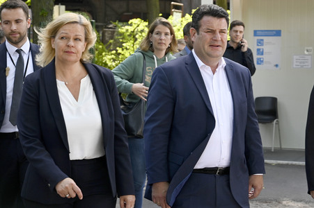 Nancy Faeser und Hubertus Heil beim Besuch der Gemeinschaftsunterkunft für Geflüchtete in Berlin