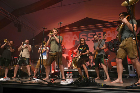 Konzert von LaBrassBanda in Eggenfelden