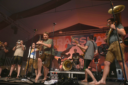 Konzert von LaBrassBanda in Eggenfelden