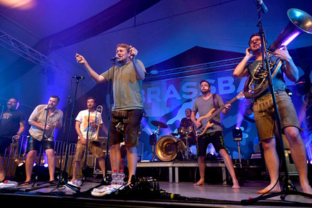 Konzert von LaBrassBanda in Eggenfelden