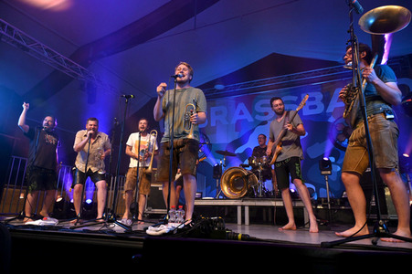Konzert von LaBrassBanda in Eggenfelden