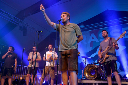 Konzert von LaBrassBanda in Eggenfelden