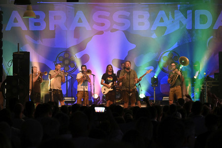 Konzert von LaBrassBanda in Eggenfelden