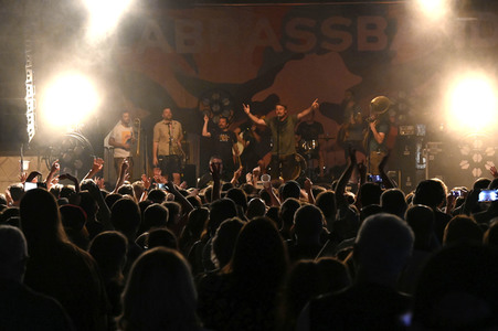 Konzert von LaBrassBanda in Eggenfelden