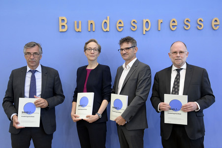 Bundespressekonferenz Friedensgutachten 2022 in Berlin