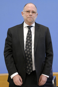 Bundespressekonferenz Friedensgutachten 2022 in Berlin