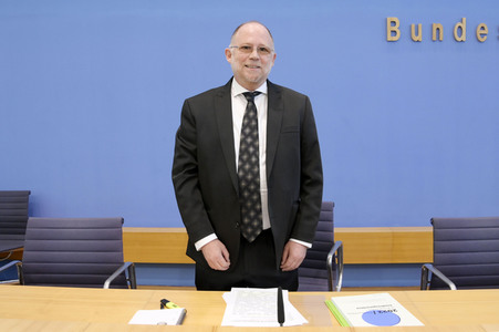 Bundespressekonferenz Friedensgutachten 2022 in Berlin