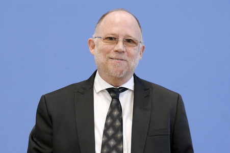 Bundespressekonferenz Friedensgutachten 2022 in Berlin