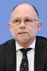 Bundespressekonferenz Friedensgutachten 2022 in Berlin
