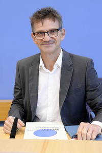 Bundespressekonferenz Friedensgutachten 2022 in Berlin