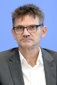 Bundespressekonferenz Friedensgutachten 2022 in Berlin
