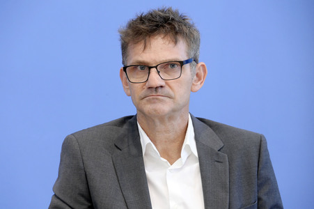 Bundespressekonferenz Friedensgutachten 2022 in Berlin