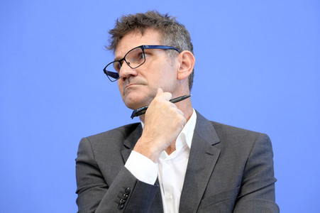 Bundespressekonferenz Friedensgutachten 2022 in Berlin