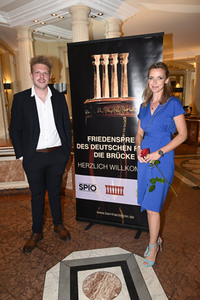 21. Verleihung des Friedenspreises des Deutschen Films 'Die Brücke' in München