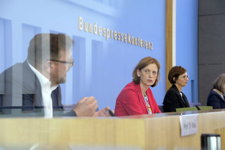 Bundespressekonferenz Veröffentlichung des nationalen Bildungsberichts 'Bildung in Deutschland 2022' in Berlin