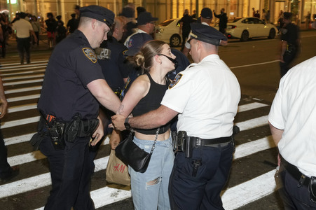 Verhaftungen bei Demo gegen die Aufhebung des Abtreibungsrechts in New York
