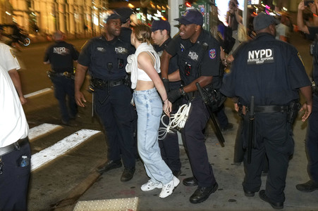 Verhaftungen bei Demo gegen die Aufhebung des Abtreibungsrechts in New York