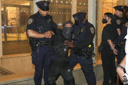 Verhaftungen bei Demo gegen die Aufhebung des Abtreibungsrechts in New York