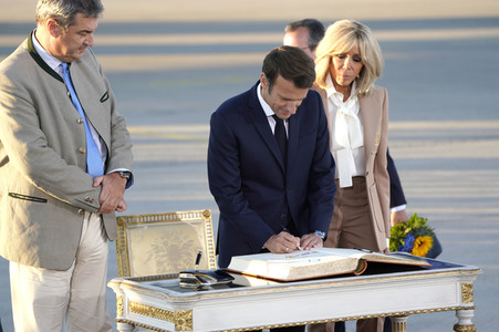 Ankunft von Präsident Macron in München